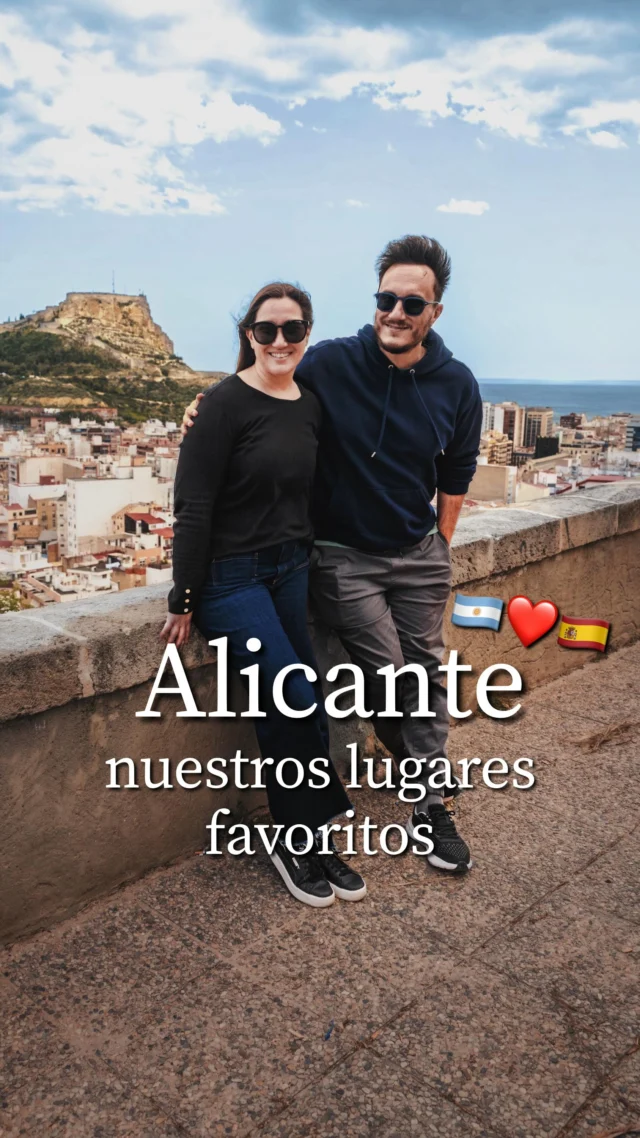 [Alicantinos por adopción 🇦🇷❤️🇪🇸]

Después de 6 años en Alicante, volvimos a recorrer esos lugares que no están en las guías… pero que para nosotros lo son TODO. 🫶🏼

💙👉🏻 El “otro” castillo, un restaurante alicantino que amamos desde el primer día, y otros rincones que nos hicieron sentir parte de esta ciudad.

🎥 Ya está el nuevo video en YouTube, y es muy especial para nosotros.

Si estás pensando en mudarte a España, o simplemente querés conocer otro lado (más real y personal) de Alicante… este vlog te va a encantar.

🔗 Link al video completo en la bio.

Contanos si conocías alguno de estos lugares o 
cuál te dieron ganas de visitar 💬

———
🔺¡Unite a nuestro canal de YOUTUBE! 🔺

☝🏻LINK EN BIO☝🏻
———
#VaniMatienEspaña
#VaniMatideViaje 🇪🇸🇦🇷
#EmigradosViajeros
———
.
.
.
.
.
.

#alicante
#vivirenalicante
#argentinosenalicante
#extranjerosenespaña
#vivirenespaña
#expatriados
#emigraraespaña
#argentinosenespaña
#argentinosporelmundo
#viajesporelmundo
#ComunitatValenciana
#alicantespain
